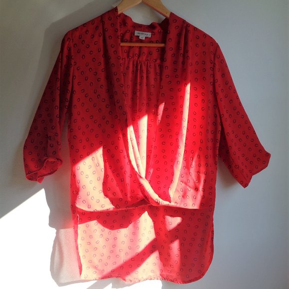 💗 3/$25 Red blouse with black horseshoe print - Picture 4 of 4
